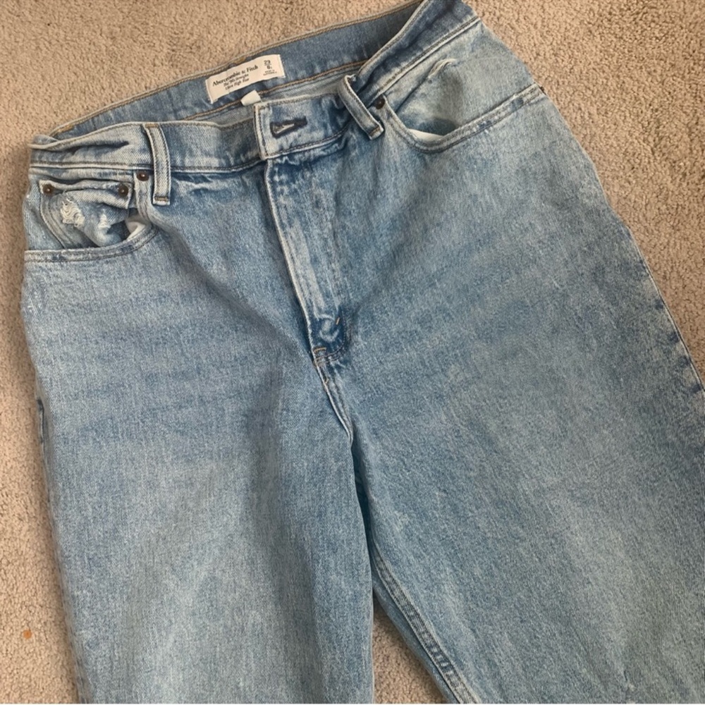 Abercrombie & Fitch Curve Love Ultra High Rise 90s Distressed Jean size 8S/29S - Picture 10 of 12